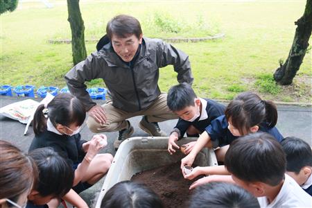 山﨑幸治さん津奈木小学校授業 山﨑幸治さん津奈木小学校授業