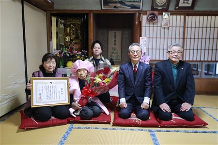 小坂フジエさん100歳祝い 小坂フジエさん100歳祝い