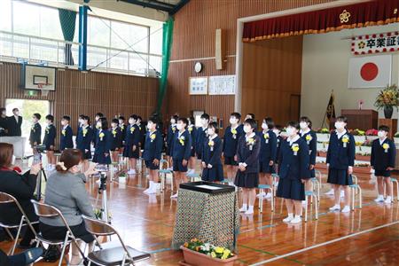 小学校卒業式3