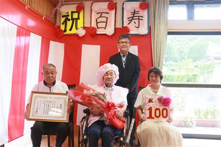 林田重輝さん100歳祝い 林田重輝さん100歳祝い