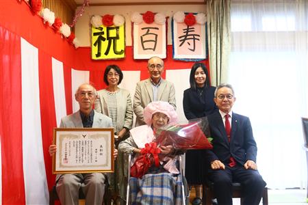 澤田フミ子さん100歳祝い 澤田フミ子さん100歳祝い