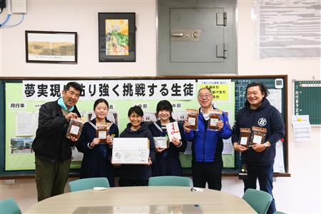 津奈木中学校寒漬大根受け渡し 津奈木中学校寒漬大根受け渡し