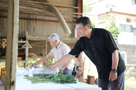 令和 2 年 7 月豪雨犠牲者追悼献花 令和 2 年 7 月豪雨犠牲者追悼献花