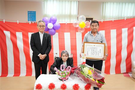 尾上榮子さん100 歳祝い 尾上榮子さん100 歳祝い