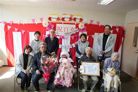 千々岩スミ子さん100 歳祝い 千々岩スミ子さん100 歳祝い
