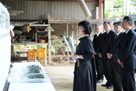令和2 年7 月豪雨犠牲者追悼献花 令和2 年7 月豪雨犠牲者追悼献花